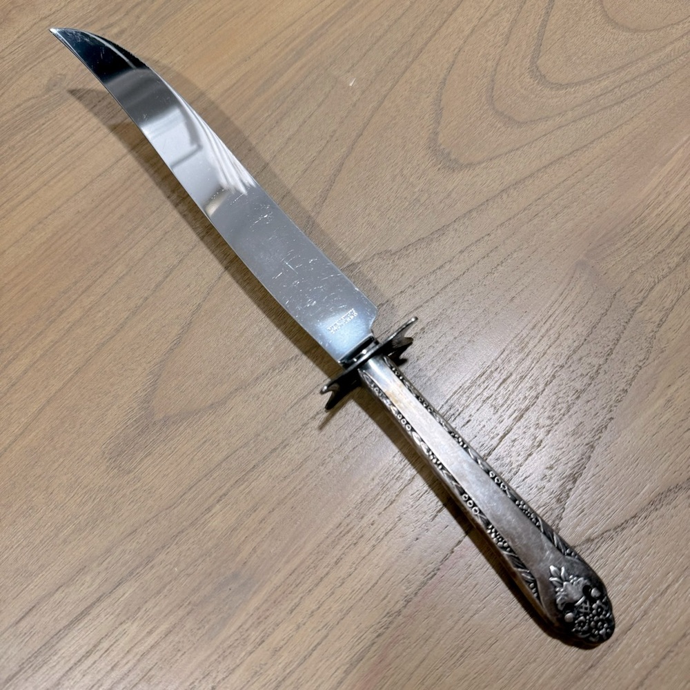Vintage HOLMES & EDWARDS
Carving Knife / Cake Knife